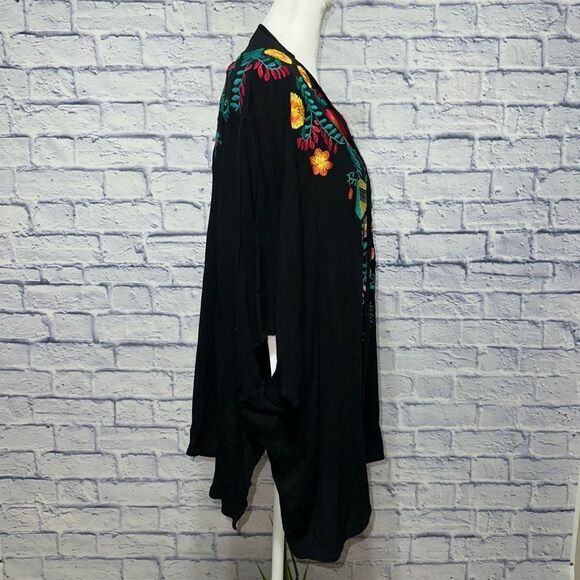 Black Floral Embroidered Kimono umgee - Picture 3 of 13